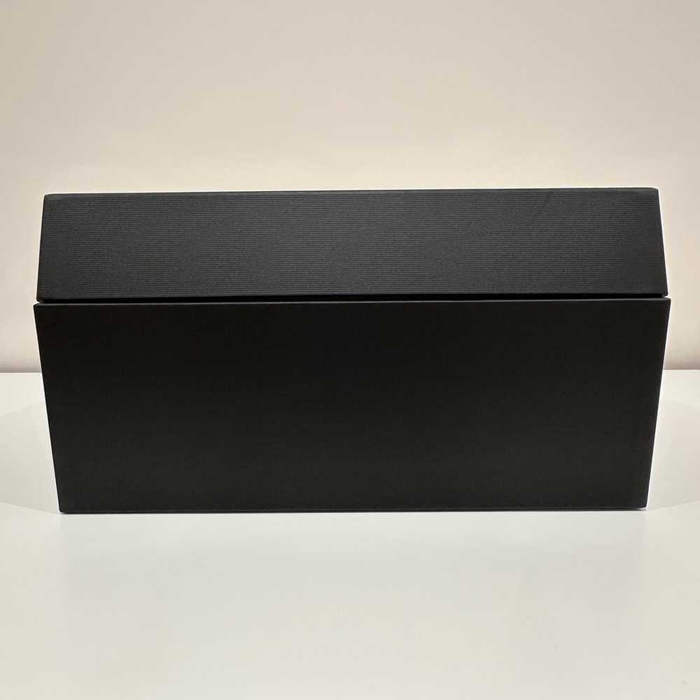 Gucci white&black shoe box with 2 dust bags, tissue/shoe stuffing papers & card - Picture 10 of 13